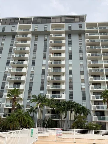 $1,900 | 13499 Biscayne Boulevard, Unit PH1704, North Miami, FL 33181