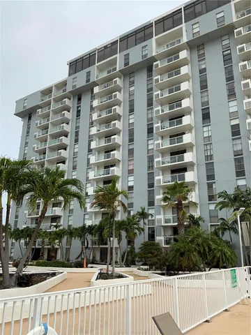 $1,900 | 13499 Biscayne Boulevard, Unit PH1704, North Miami, FL 33181