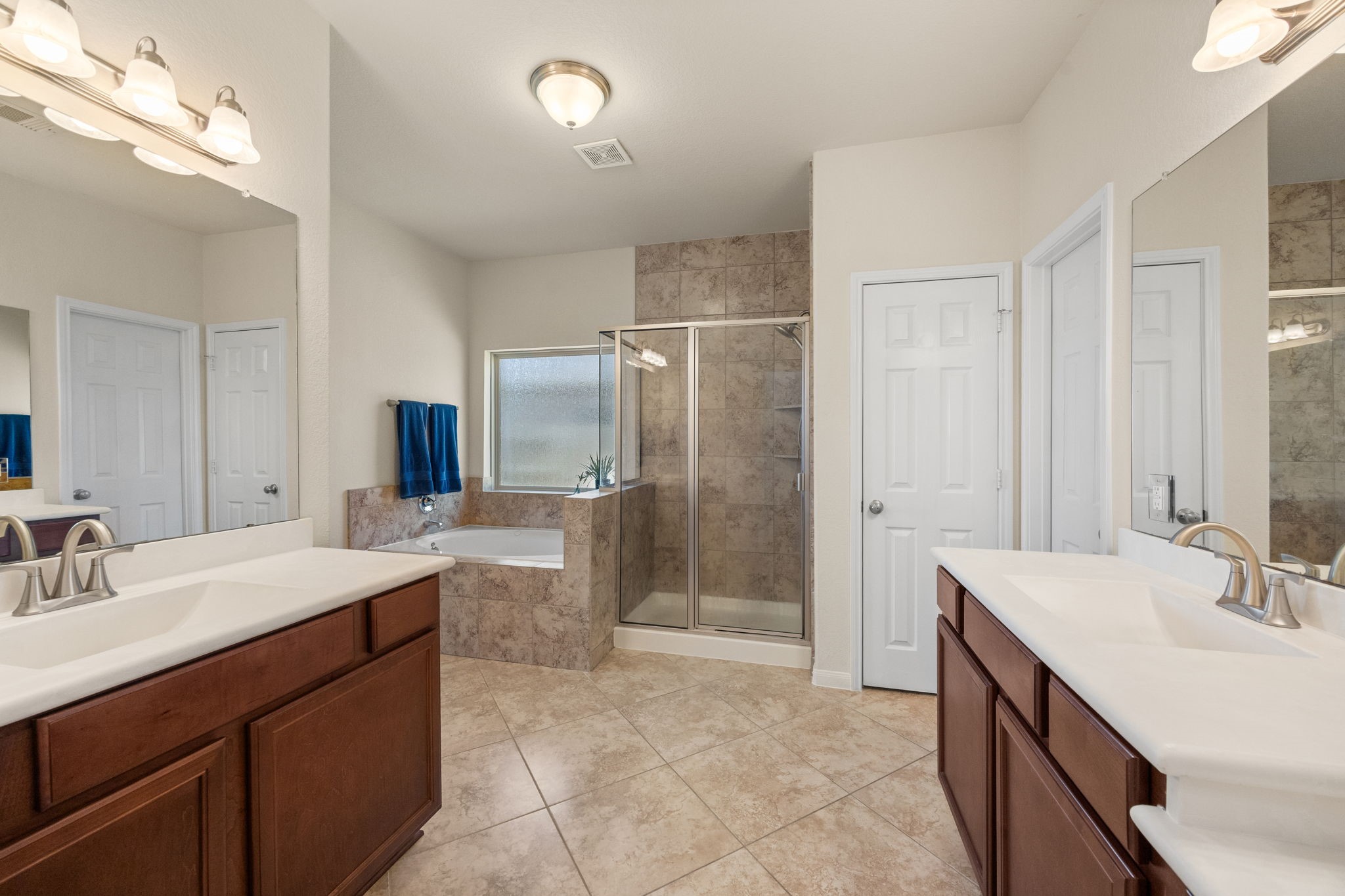 9402 Wheatfield Lane Rosenberg, TX 77469 - Photo 21 of 47 Primary bathroom features dual vanities.