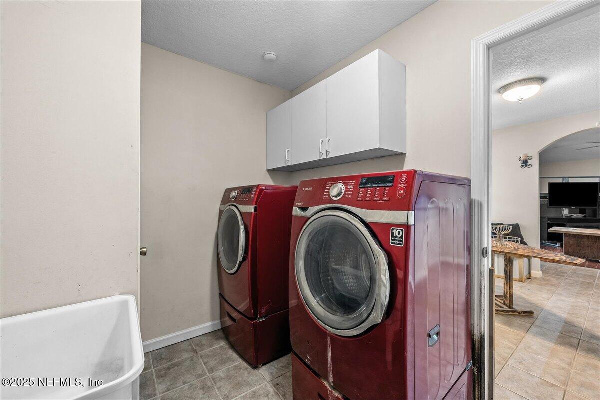 55056 Yellow Jacket Drive Callahan, FL 32011 - Photo 18 of 31 a utility room with dryer and washer