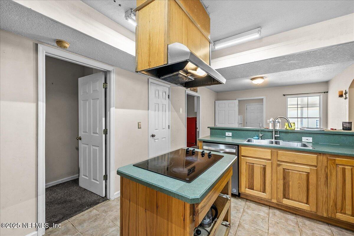 55056 Yellow Jacket Drive Callahan, FL 32011 - Photo 7 of 31 a kitchen with a sink stove and cabinets