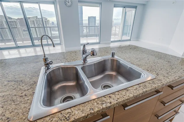 $5,000 | 222 Karen Avenue, Unit 3804, Las Vegas, NV 89109