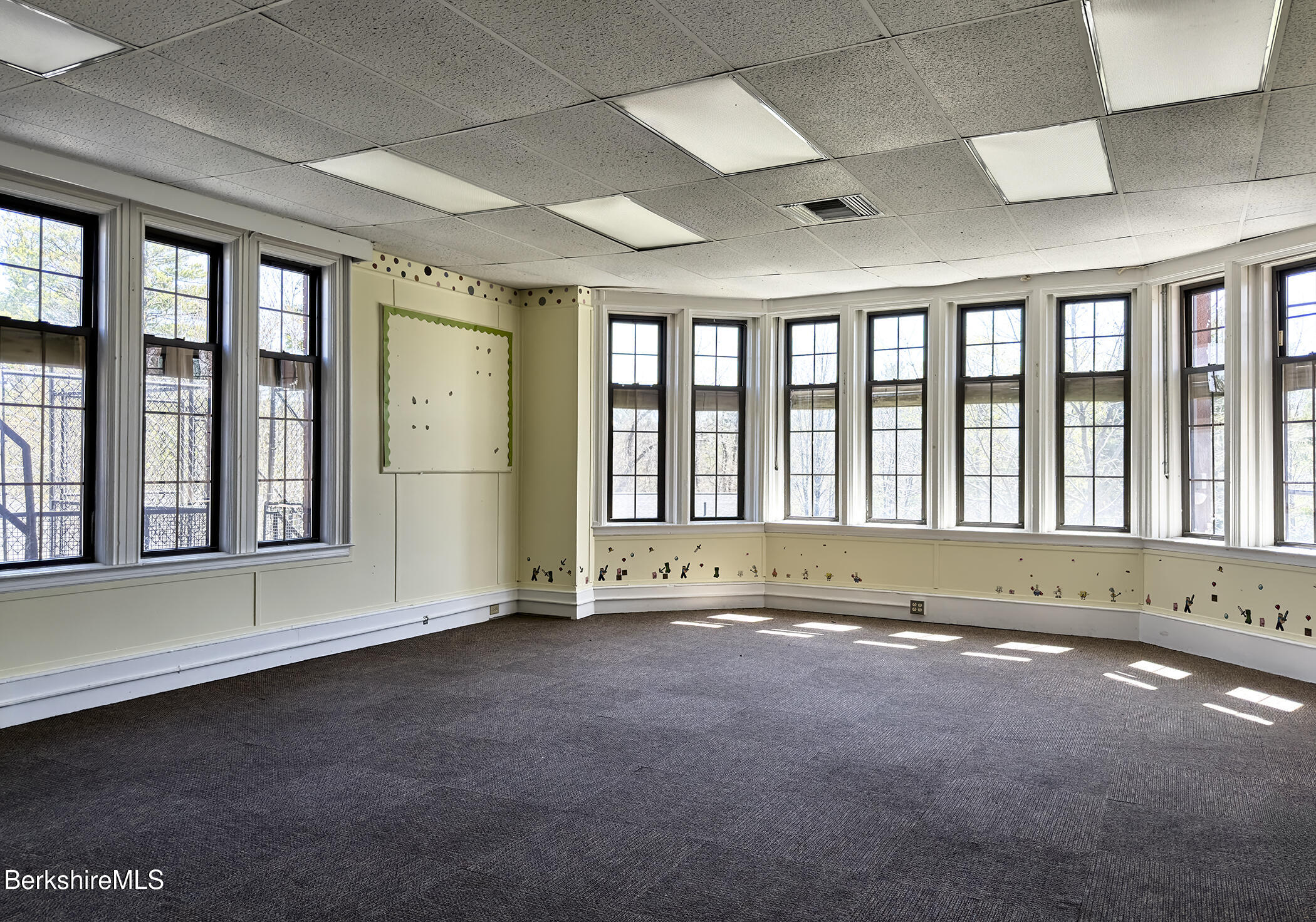 349 Old Stockbridge Road Lenox, MA 01240 - Photo 20 of 54 Overlee House - 2nd Floor Room