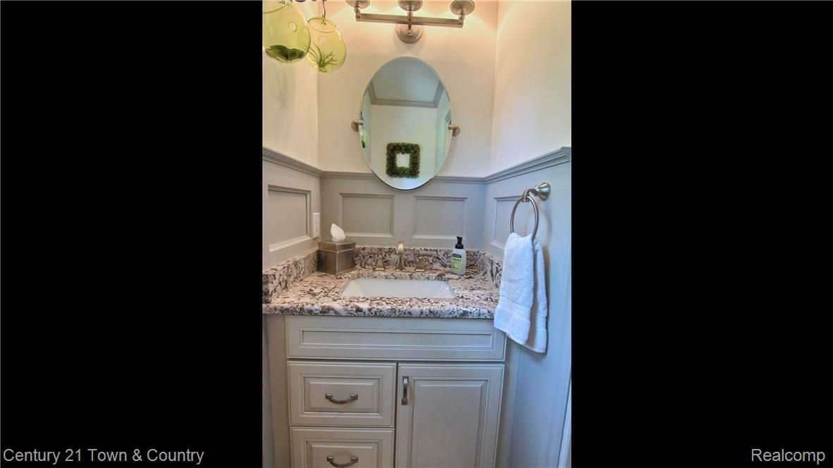 1339 Royal Crescent Street Rochester, MI 48306 - Photo 6 of 29 Half_Bath.jpg