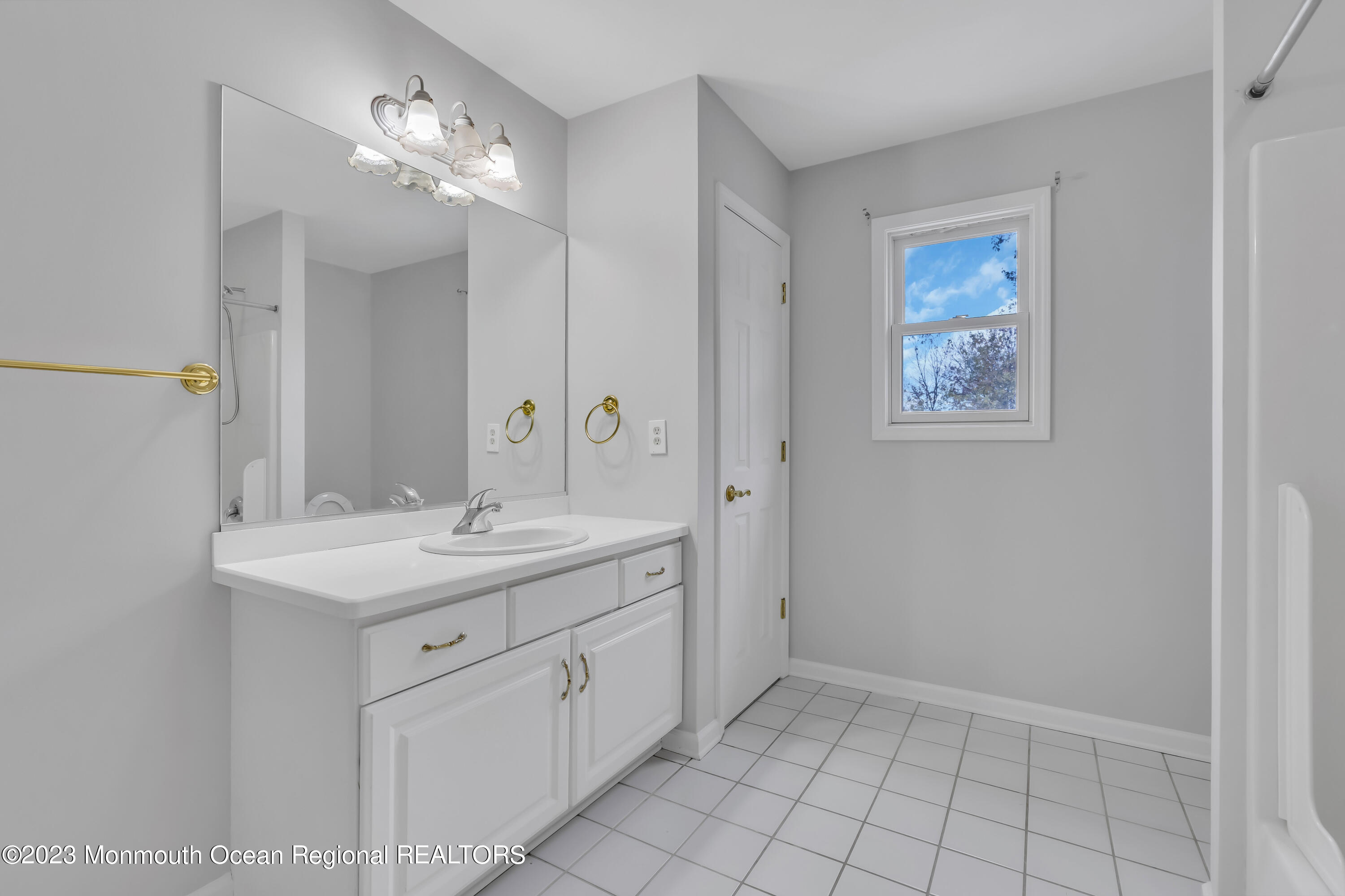 107 Autumn Road Matawan, NJ 07747 - Photo 18 of 45 UPPER LEVEL BATH