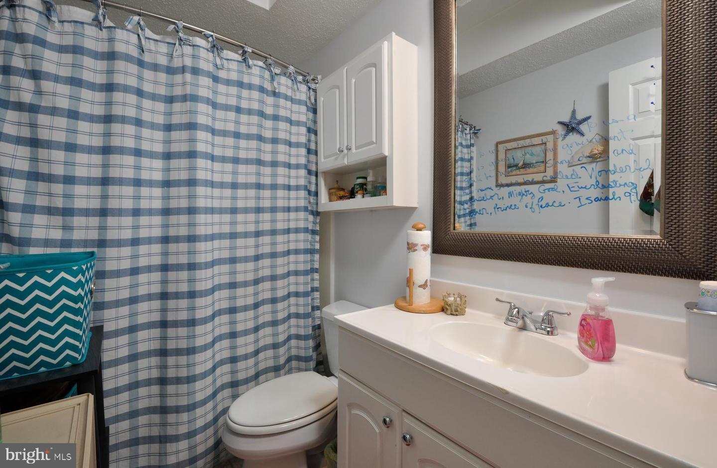 10326 Gordon Road Spotsylvania, VA 22553 - Photo 22 of 28 2nd Hall Bathroom view
