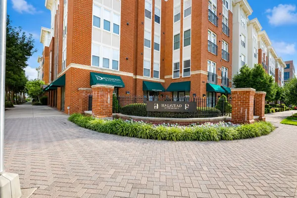 $379,900 | 2665 Prosperity Avenue, Unit 244, Fairfax, VA 22031