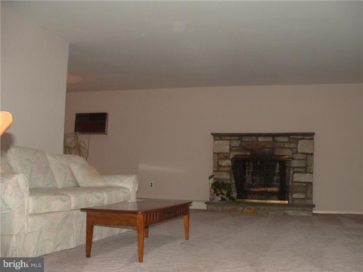 1319 Harris Road Dresher, PA 19025 - Photo 4 of 19 Living Room