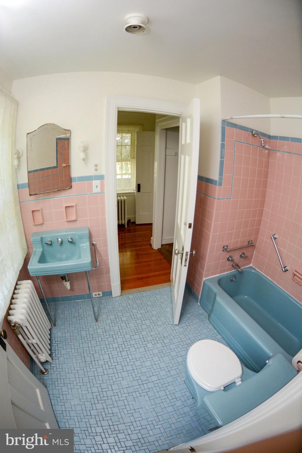 831 Windsor Road Cumberland, MD 21502 - Photo 35 of 78 Upper level 1 bath...