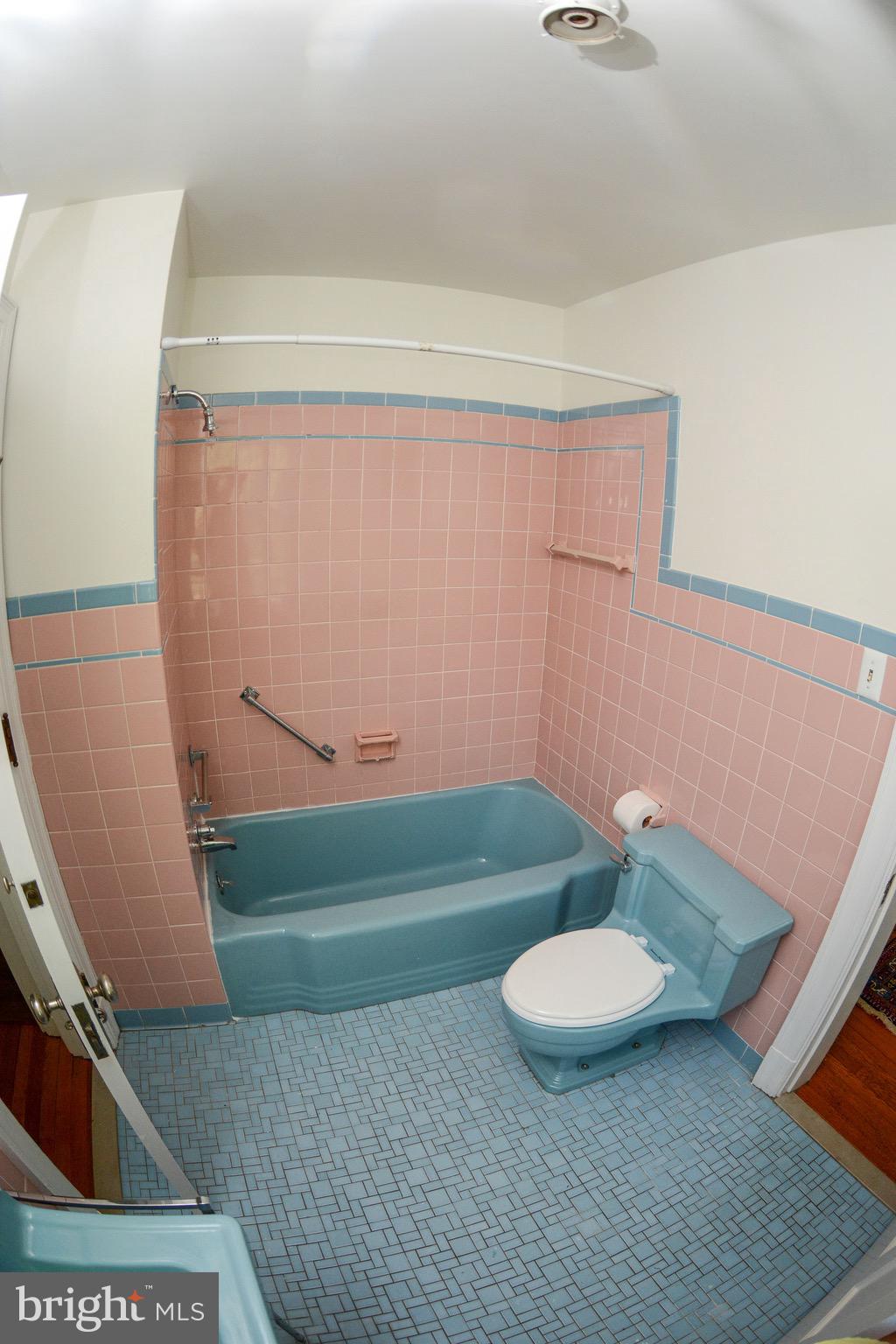 831 Windsor Road Cumberland, MD 21502 - Photo 36 of 78 Bath view #2...