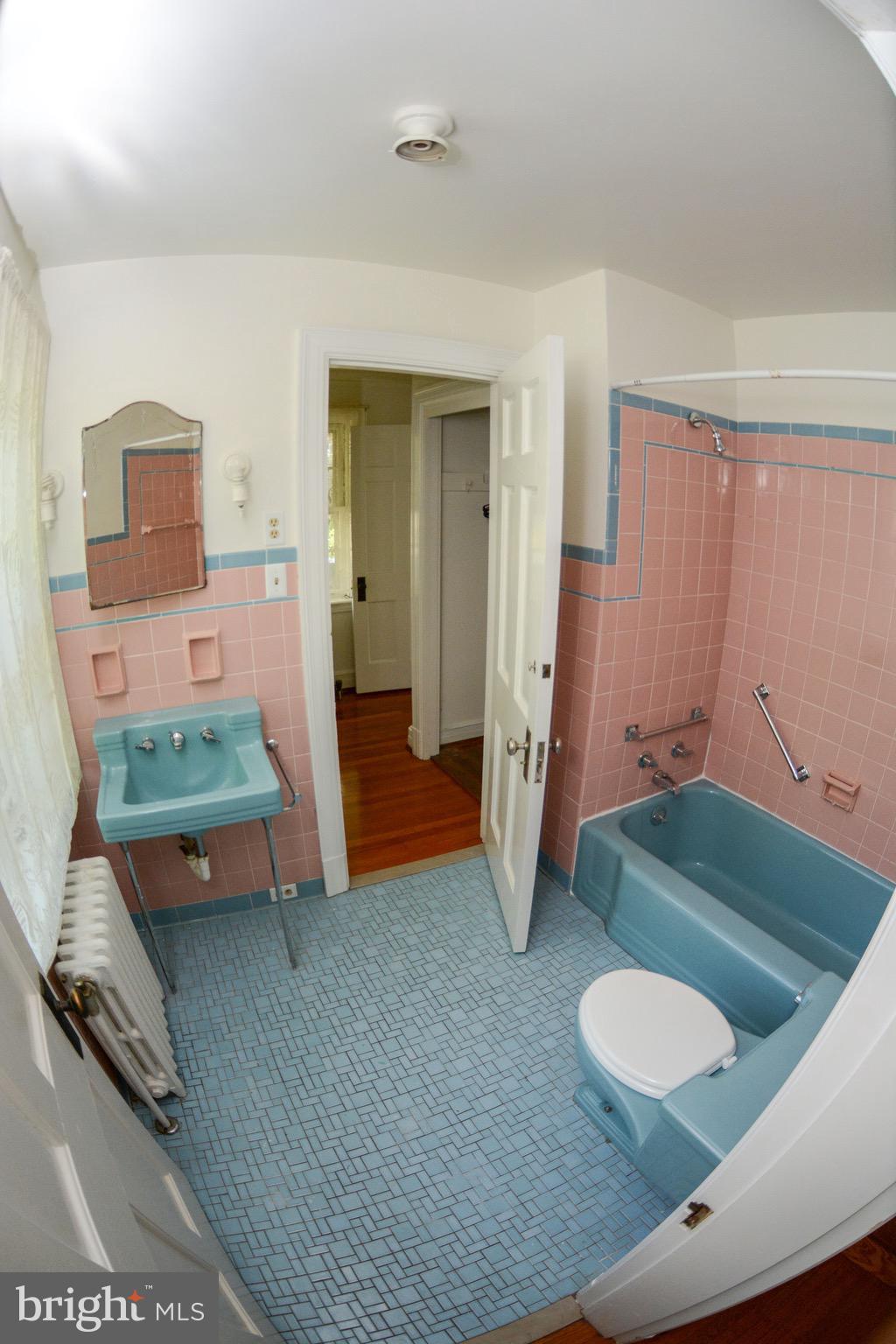 831 Windsor Road Cumberland, MD 21502 - Photo 37 of 78 Bath view #3...