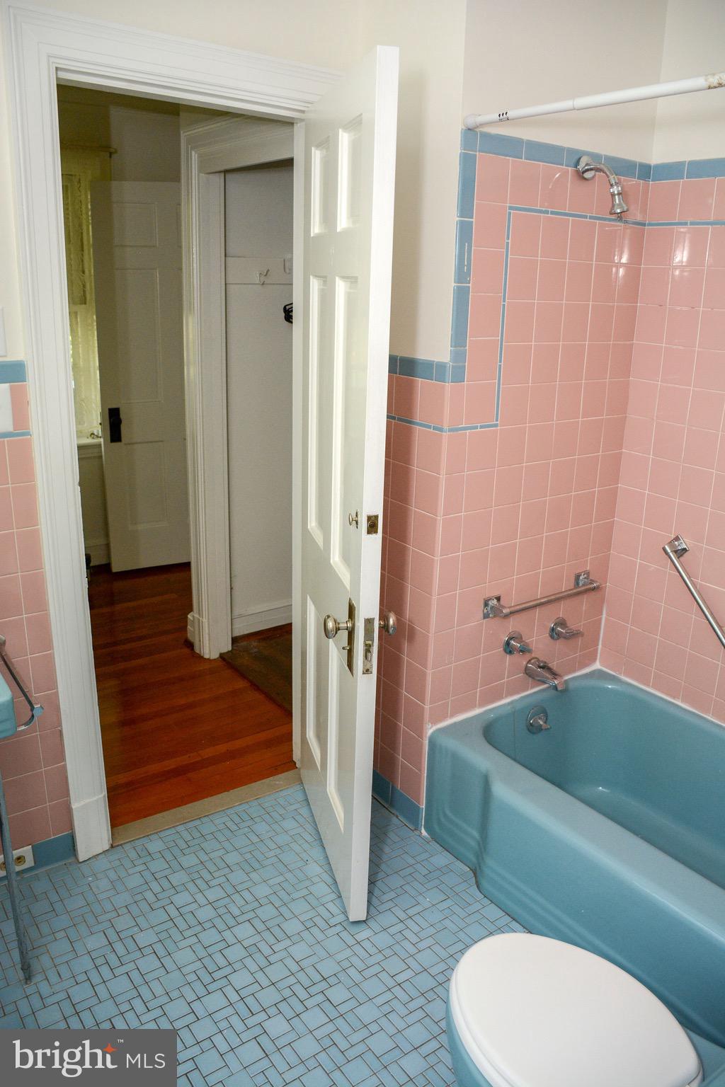 831 Windsor Road Cumberland, MD 21502 - Photo 38 of 78 Bath view #4...