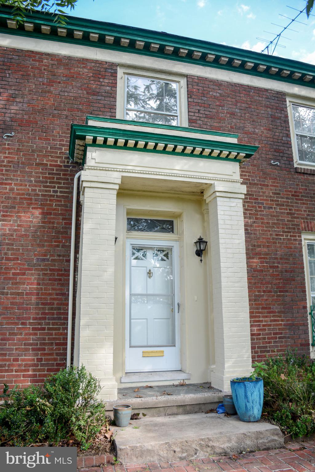 831 Windsor Road Cumberland, MD 21502 - Photo 58 of 78 Detailed moldings...