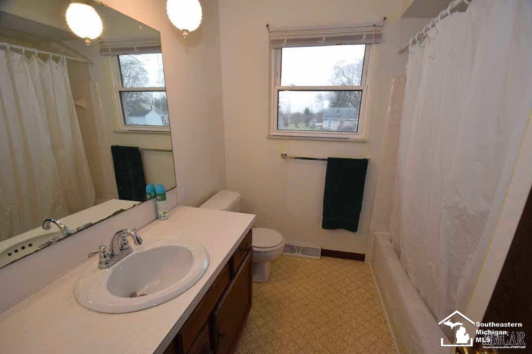 6245 East Dunbar Road Monroe, MI 48161 - Photo 7 of 15 21251815-6.JPG