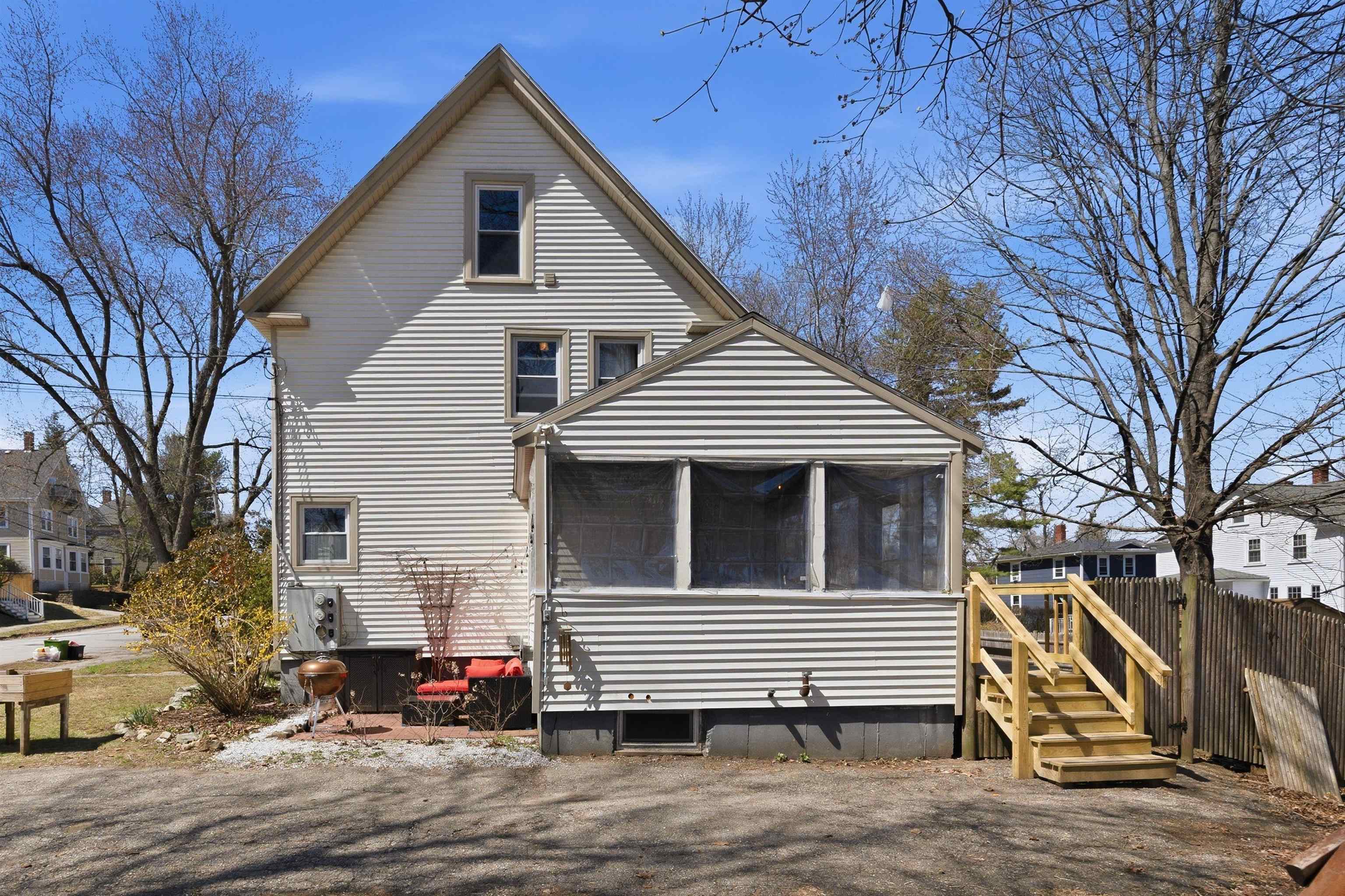 31 Hill Street Dover, NH 03820 - Photo 3 of 41