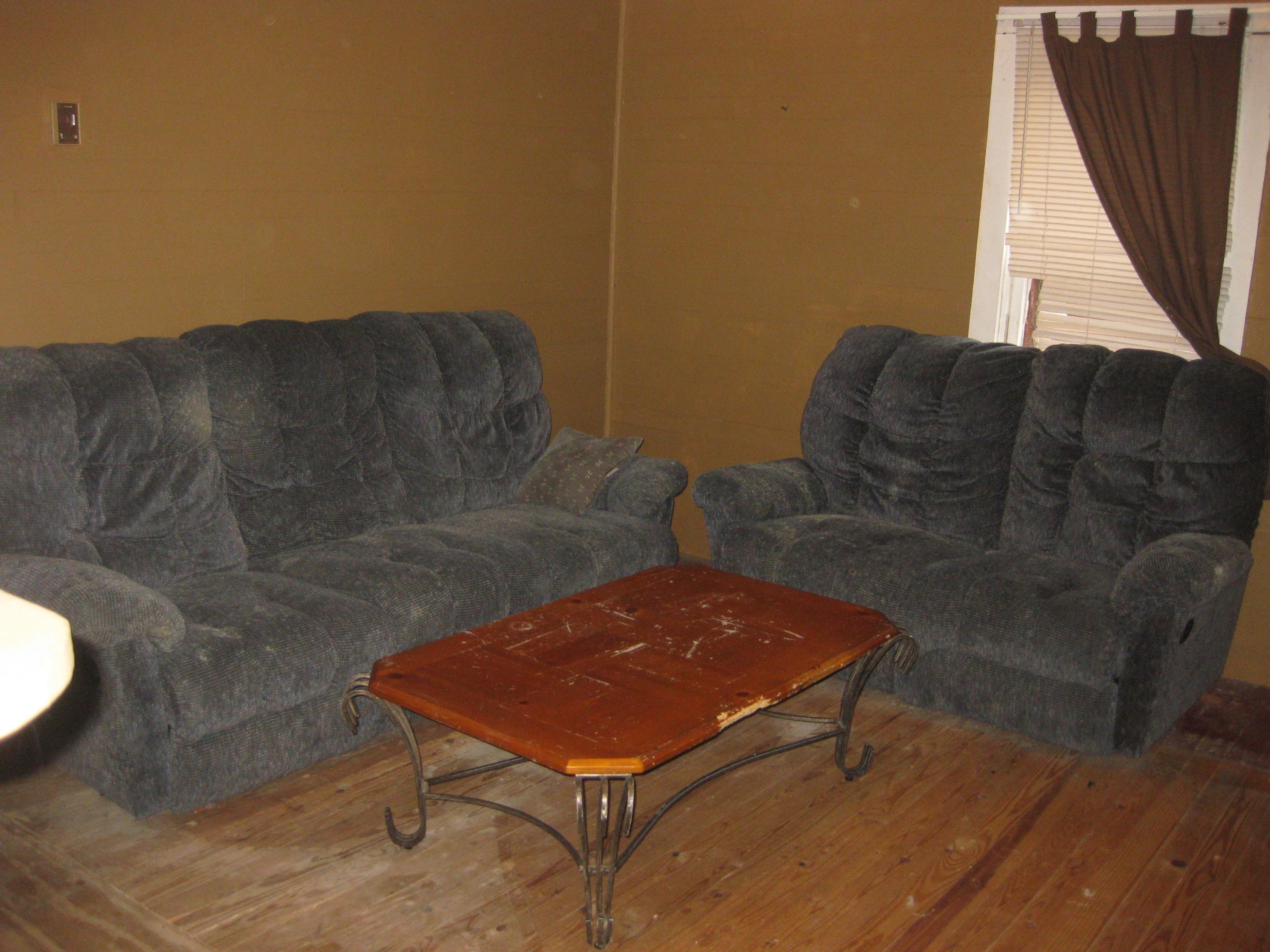 305 Offutt Road Clinton, TN 37716 - Photo 4 of 11 Living Room
