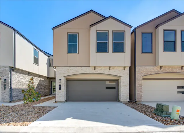 a view of entryway of the house