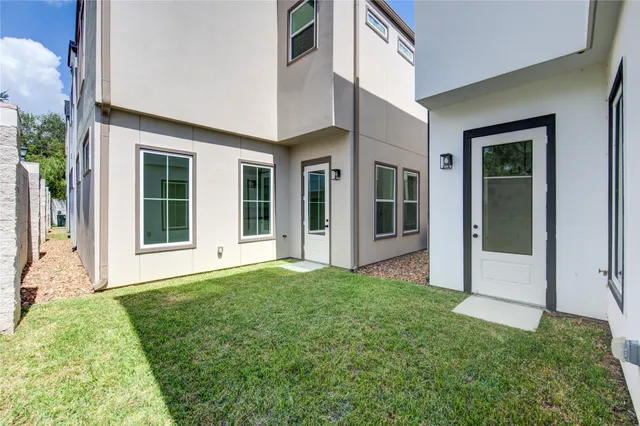 a view of an entrance of the house