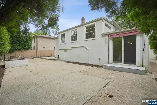 $1,048,000 | 502 Summit Street, Englewood Cliffs, NJ 07632