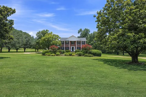 $749,900 | 1004 Longview Drive, Hendersonville, TN 37075