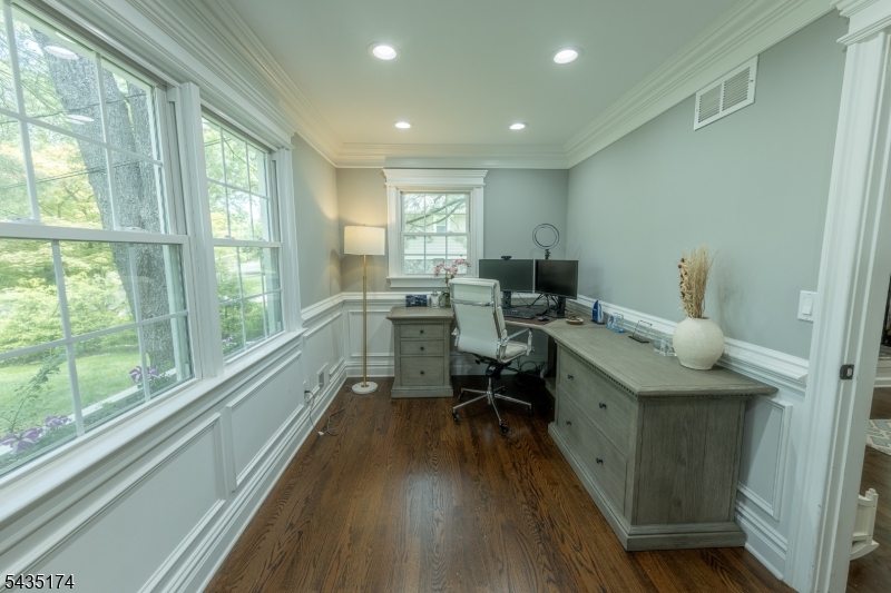 27 Burlington Road Berkeley Heights, NJ 07974 - Photo 9 of 35