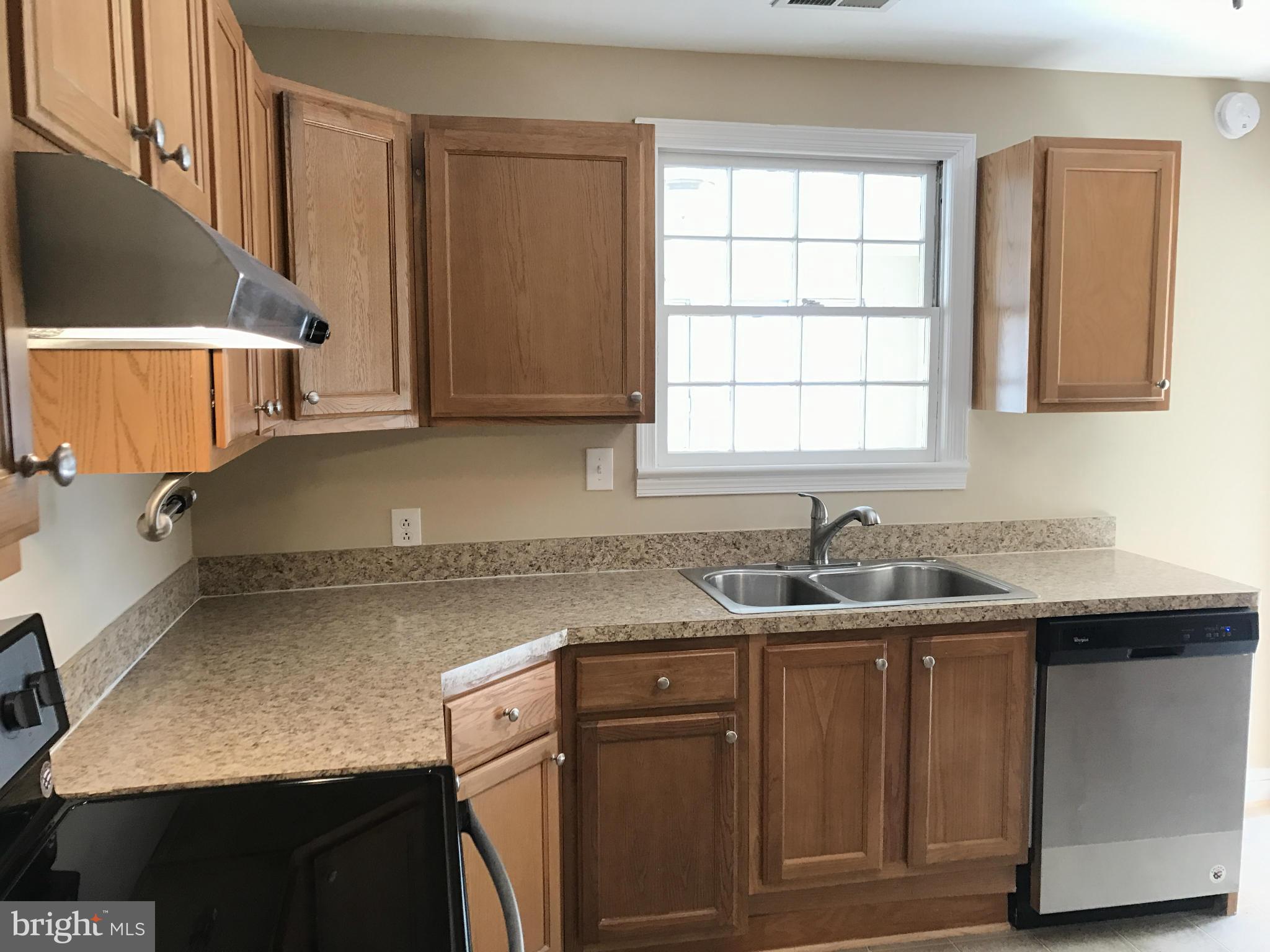12009 Smithfield Road Manassas, VA 20112 - Photo 10 of 25 Kitchen