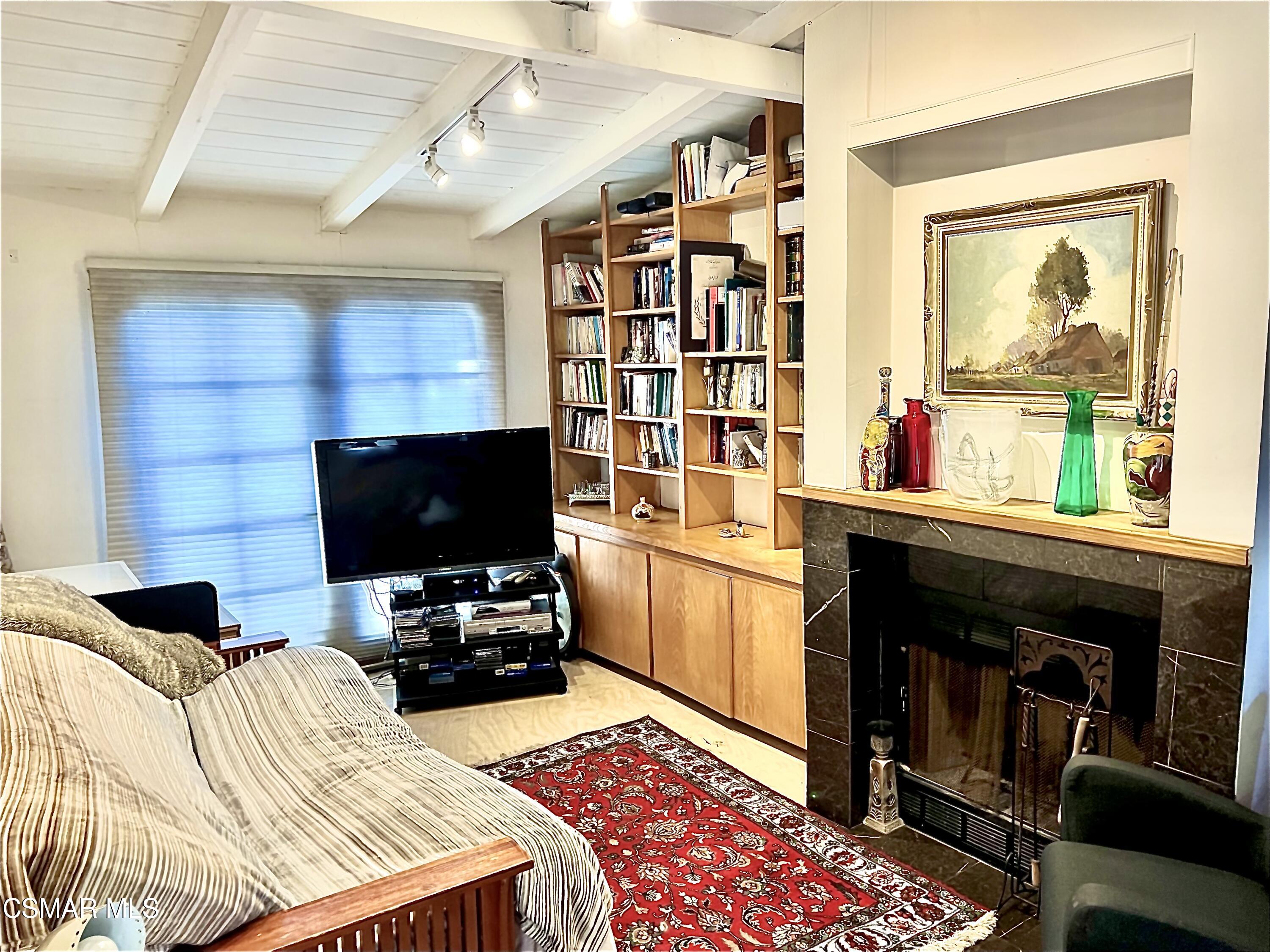 2420 Frey Avenue Venice, CA 90291 - Photo 12 of 24 a bedroom with a bed and a television