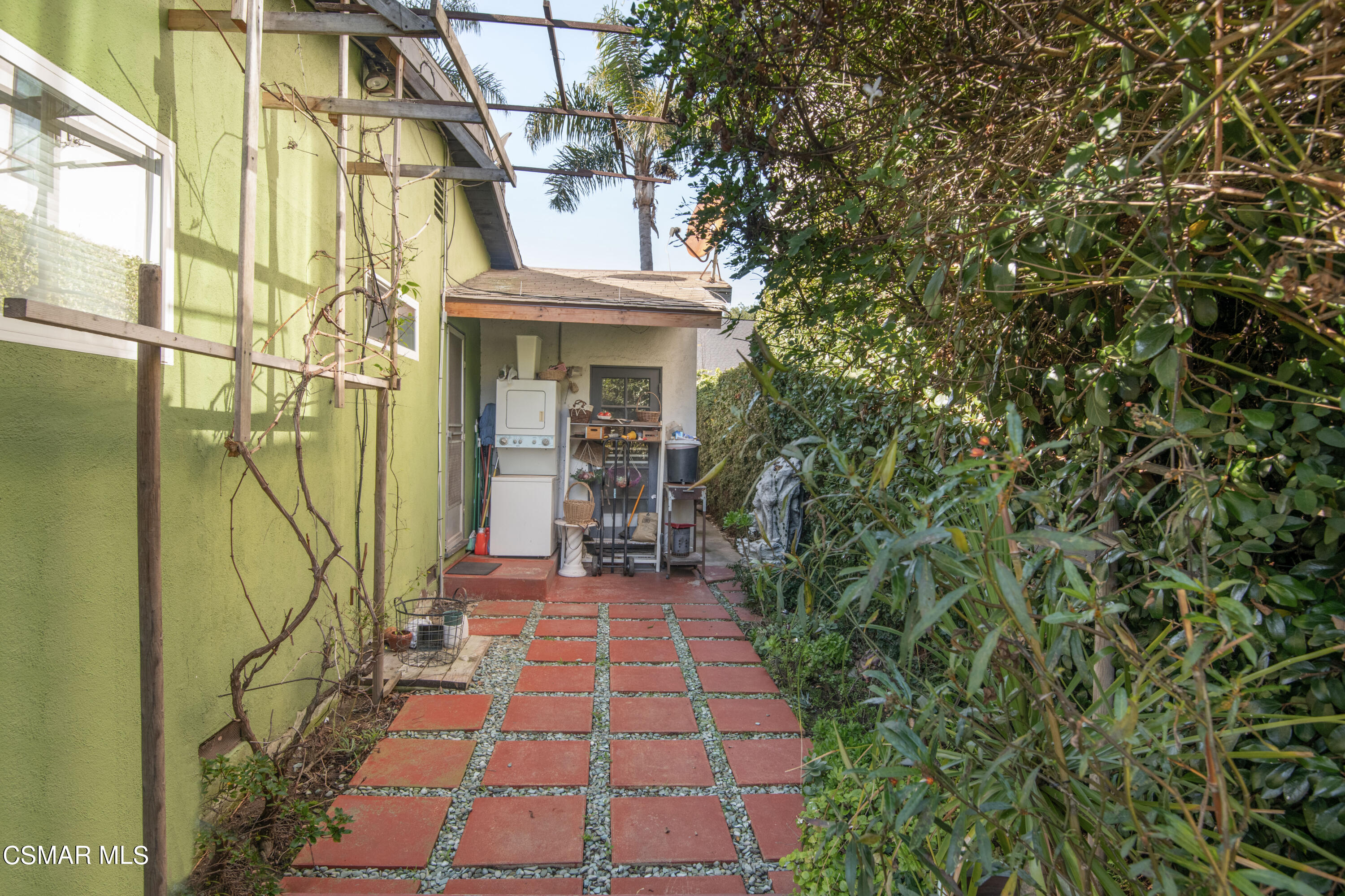 2420 Frey Avenue Venice, CA 90291 - Photo 19 of 24 a view of a pathway of house with yard