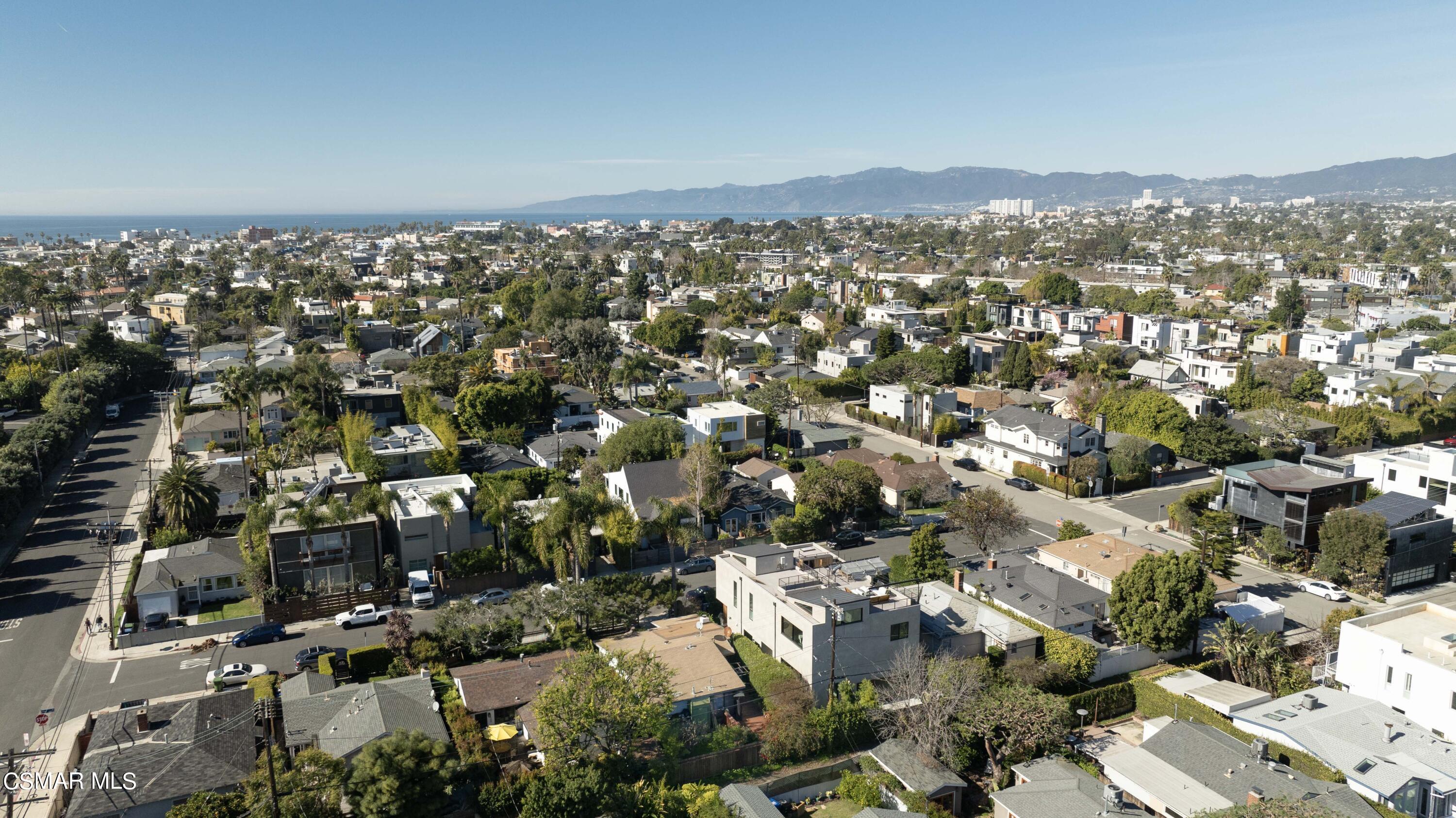 2420 Frey Avenue Venice, CA 90291 - Photo 22 of 24 an aerial view of multiple house
