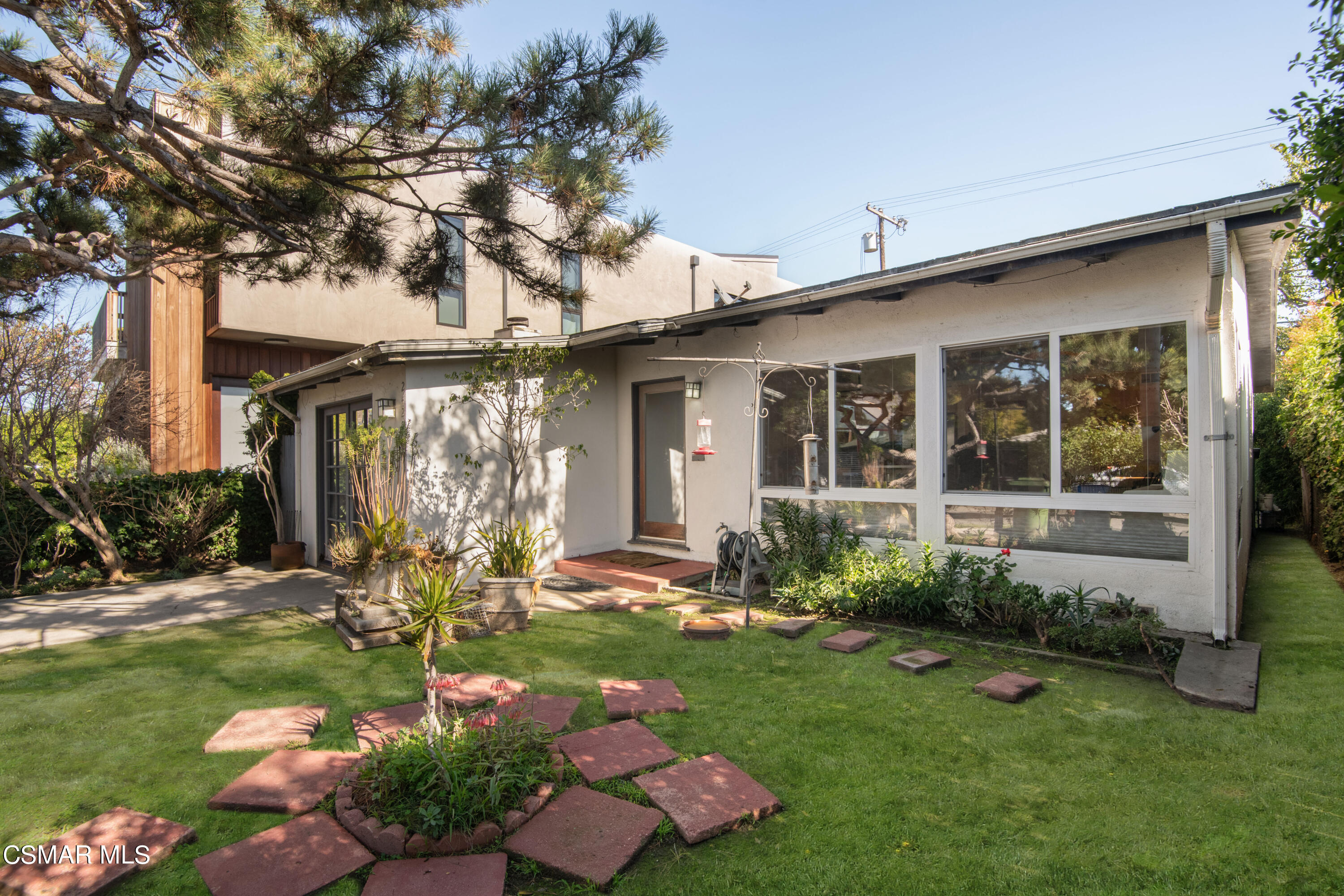 2420 Frey Avenue Venice, CA 90291 - Photo 3 of 24 a front view of a house with garden