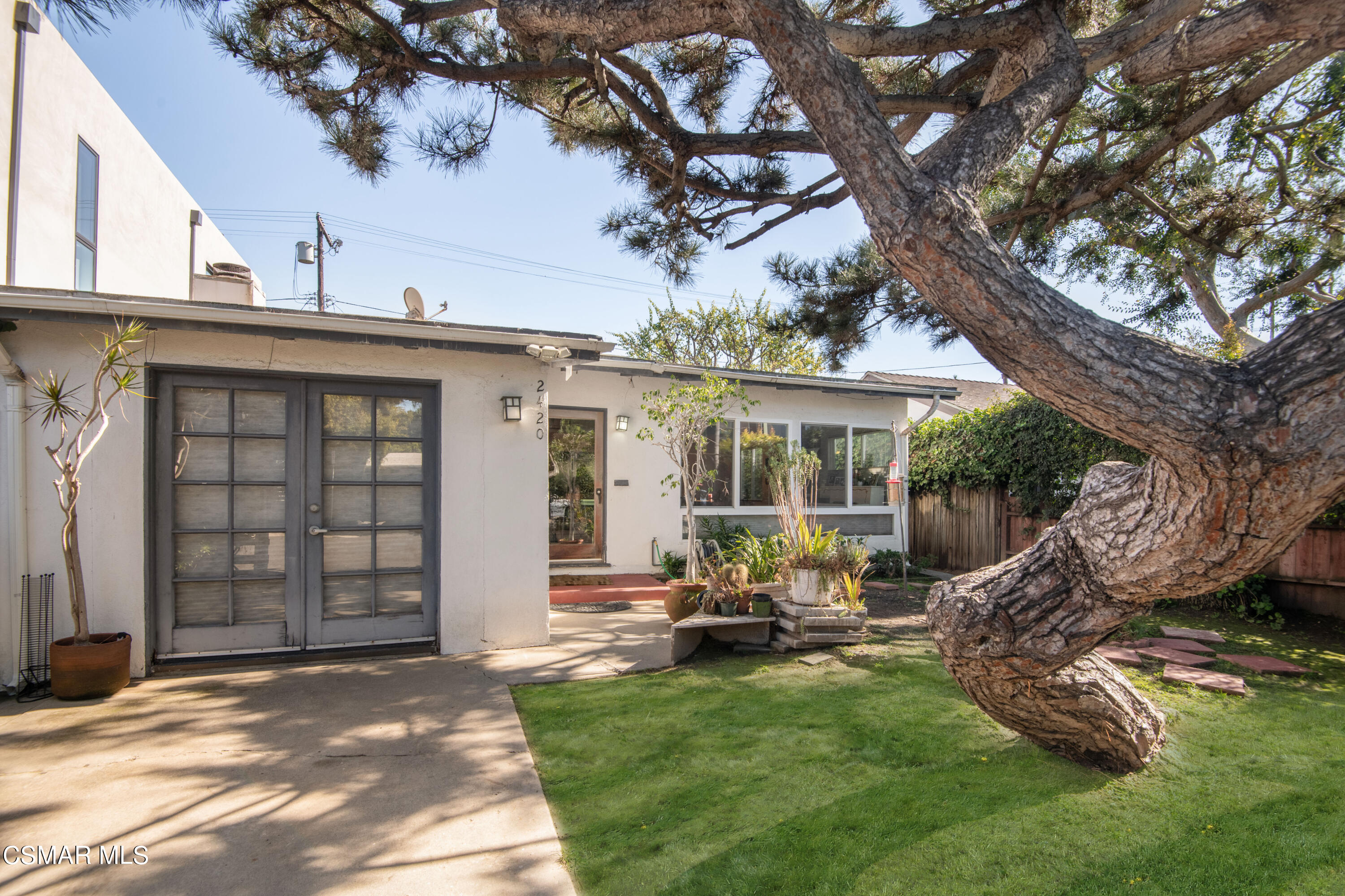 2420 Frey Avenue Venice, CA 90291 - Photo 4 of 24 a view of a house with backyard porch and sitting area