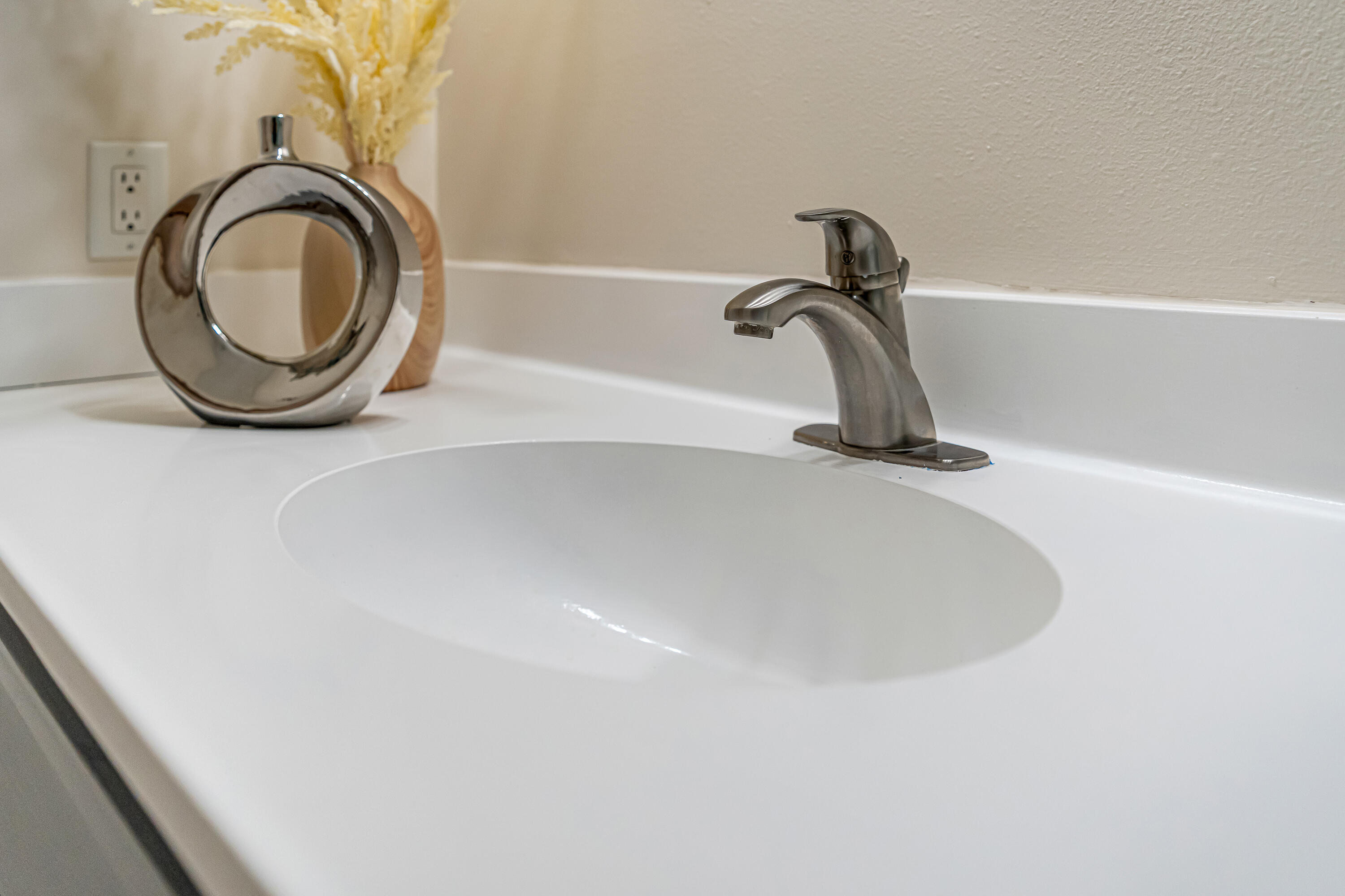 274 Kidd Street Fort Walton Beach, FL 32548 - Photo 44 of 74 a bathroom with a sink and a mirror