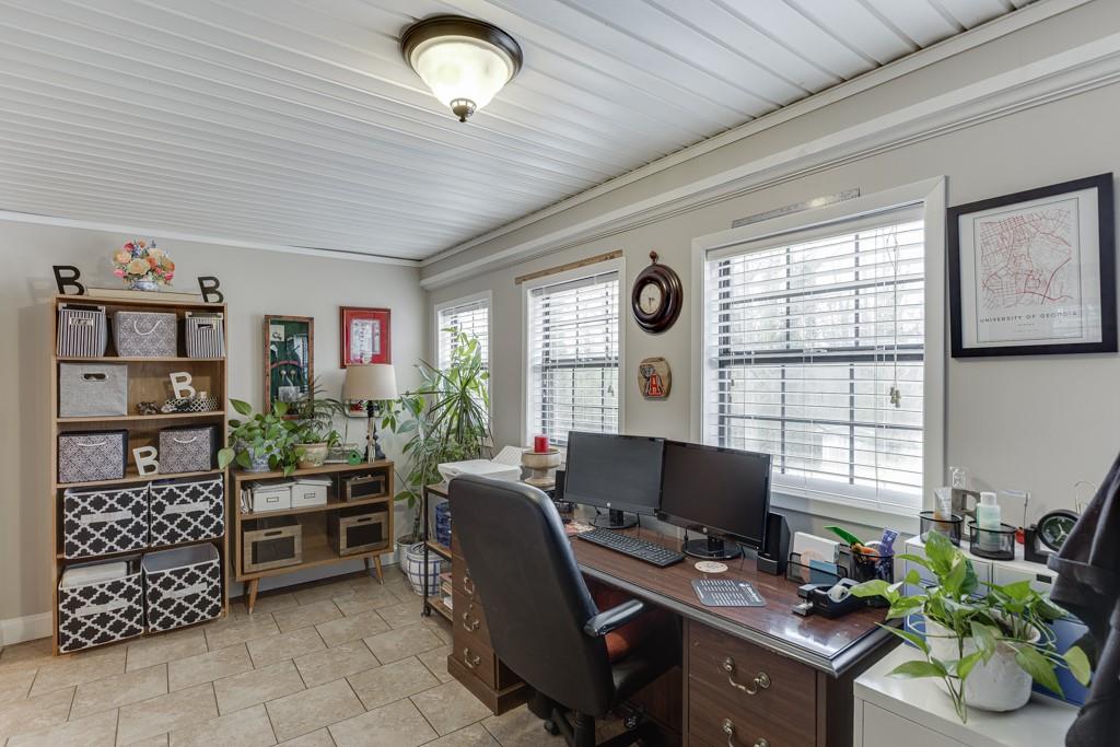 722 Charlie Morris Road Colbert, GA 30628 - Photo 24 of 78 a workspace with furniture and window