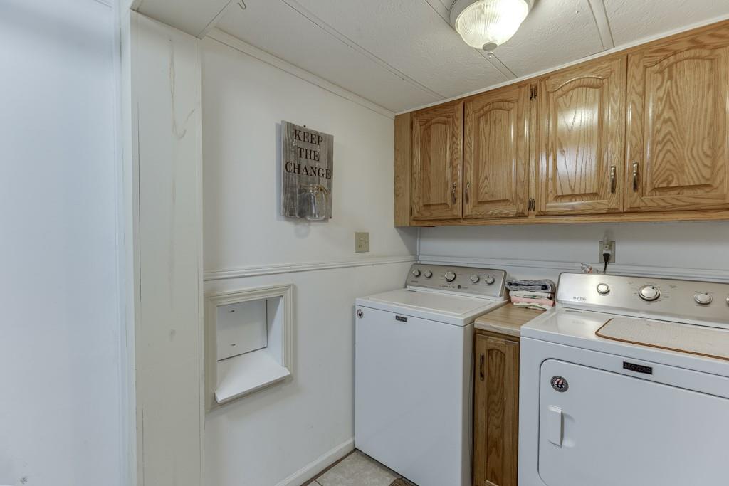 722 Charlie Morris Road Colbert, GA 30628 - Photo 40 of 78 a utility room with dryer and washer