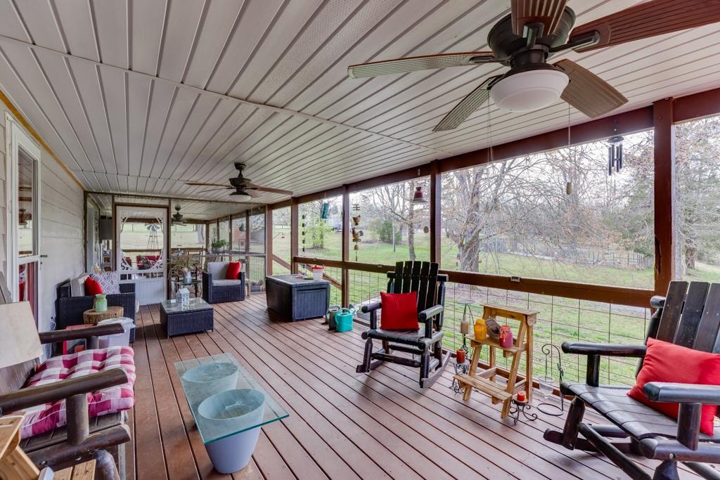 722 Charlie Morris Road Colbert, GA 30628 - Photo 5 of 78 a living room filled with furniture