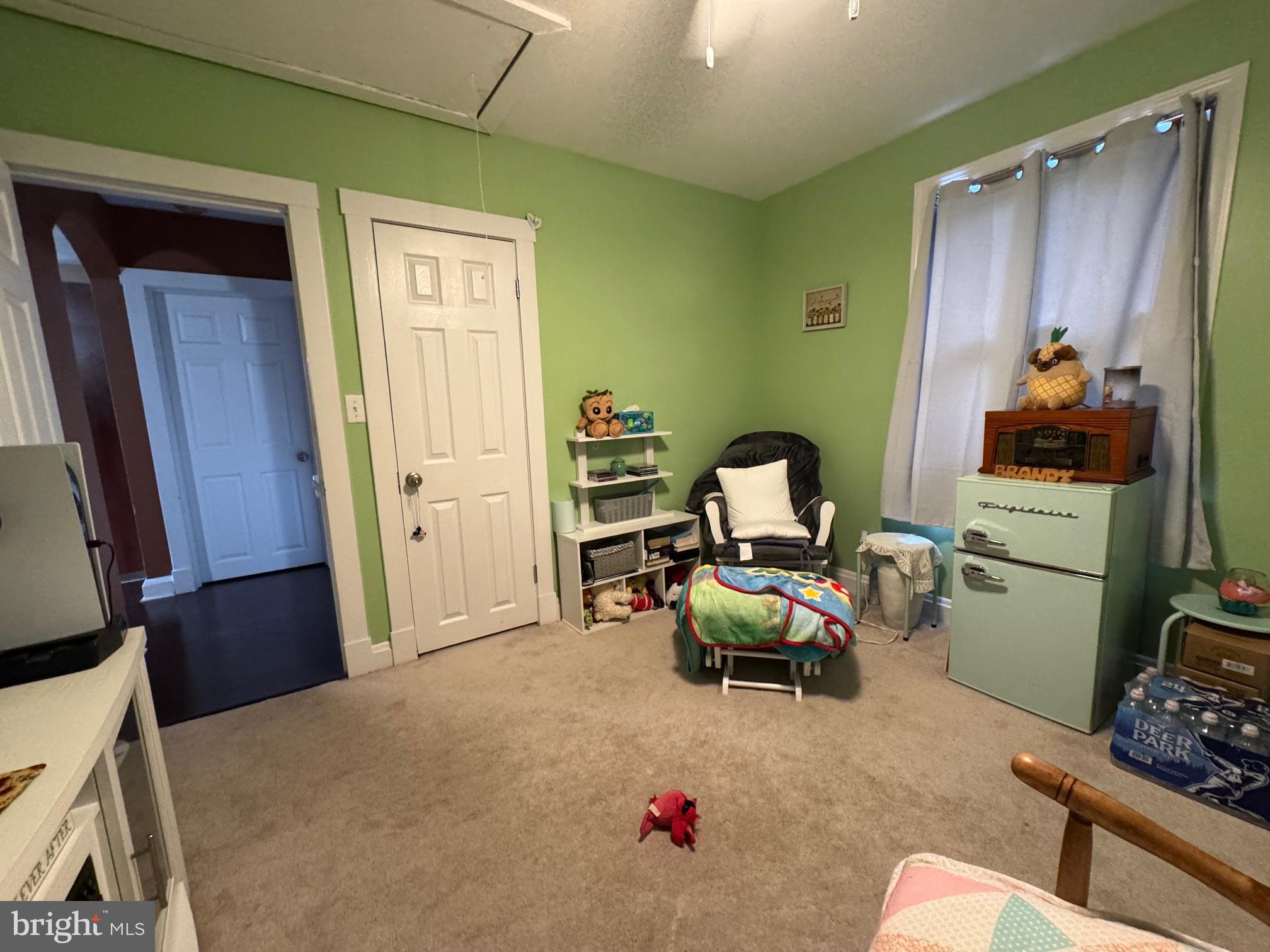 320 Harding Avenue Baltimore, MD 21220 - Photo 16 of 23 a workspace with furniture and a window