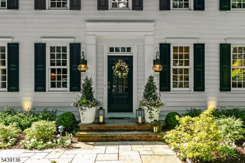 11 Red Oak Row Chester, NJ 07930 - Photo 2 of 50