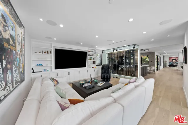 $59,995 | 3140 Coldwater Canyon Avenue, Studio City, CA 91604