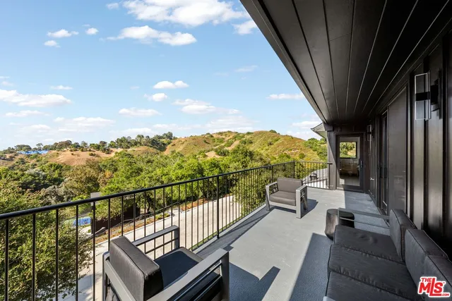 $59,995 | 3140 Coldwater Canyon Avenue, Studio City, CA 91604