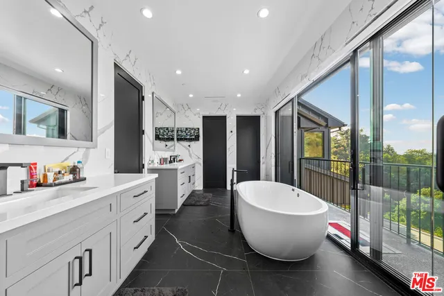 $59,995 | 3140 Coldwater Canyon Avenue, Studio City, CA 91604