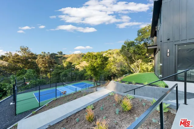 $59,995 | 3140 Coldwater Canyon Avenue, Studio City, CA 91604