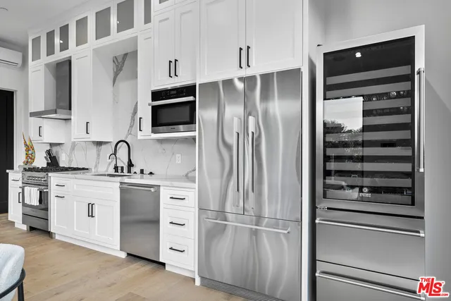 $59,995 | 3140 Coldwater Canyon Avenue, Studio City, CA 91604