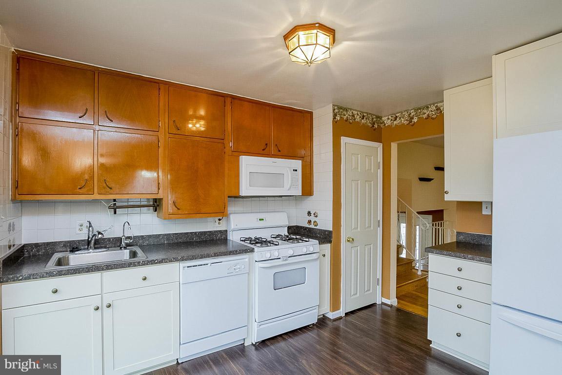 8542 Stonewall Road Manassas, VA 20110 - Photo 14 of 30 Kitchen