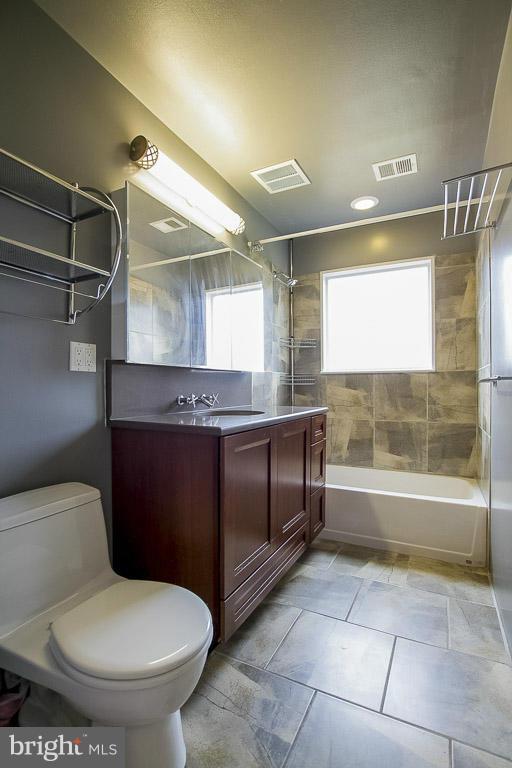 8542 Stonewall Road Manassas, VA 20110 - Photo 18 of 30 Bath