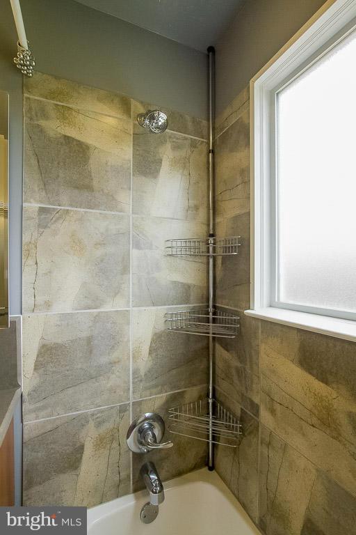 8542 Stonewall Road Manassas, VA 20110 - Photo 19 of 30 Bath