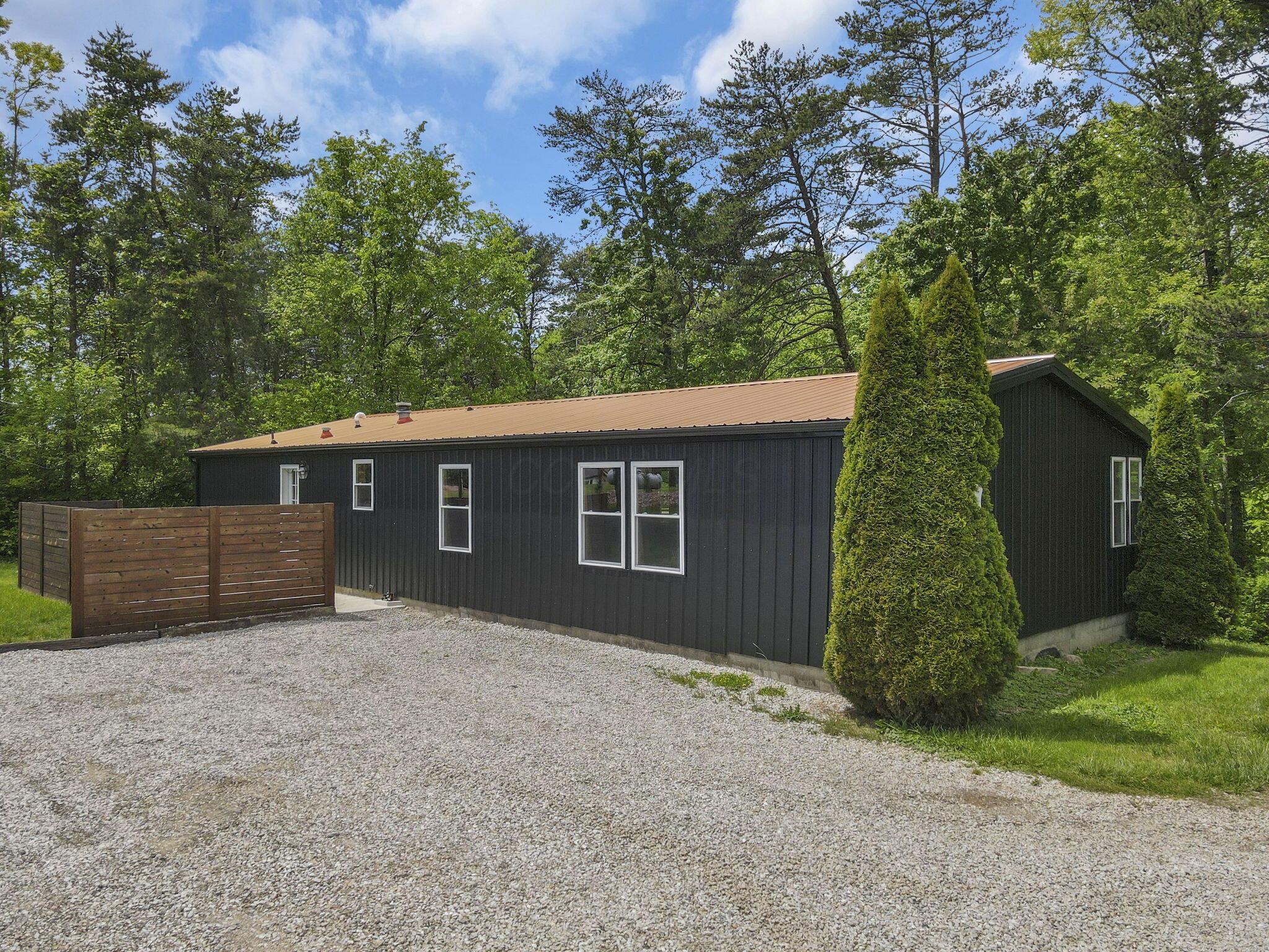 18682 Griffith Road Logan, OH 43138 - Photo 5 of 44 18682 rear