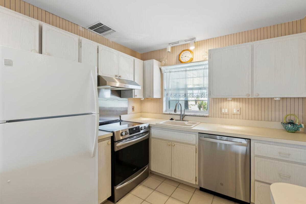 4726 Southeast Capstan Avenue, Unit 4 Stuart, FL 34997 - Photo 14 of 23 15