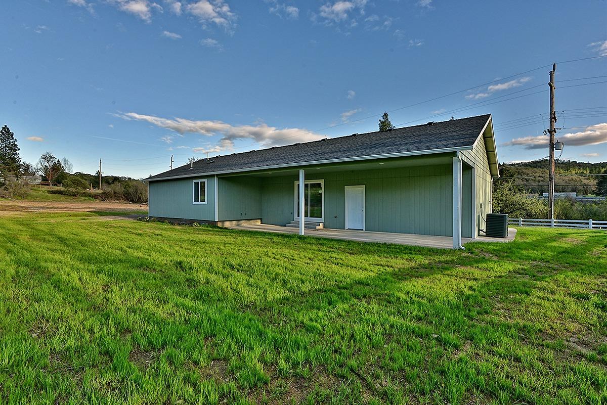 10098 Blackwell Road Central Point, OR 97502 - Photo 6 of 30 Additional Photo