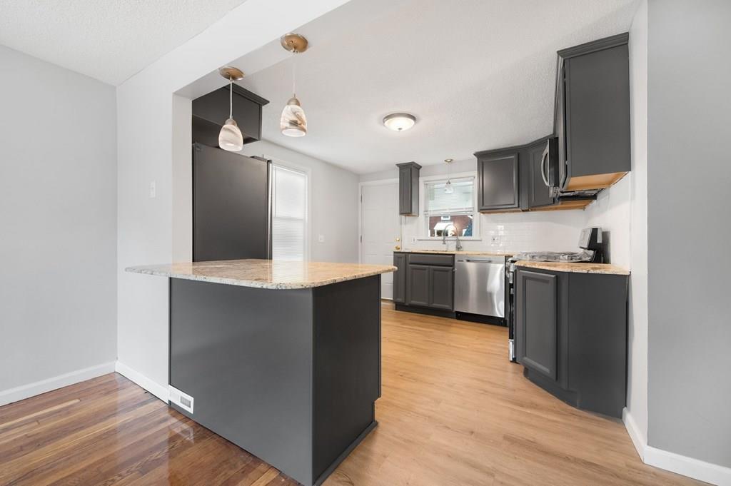 1021 Carew Street Springfield, MA 01104 - Photo 3 of 21 Gallery Image 3