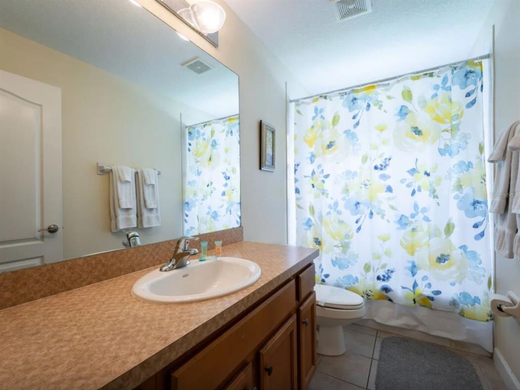 641 Old Bridge Circle Davenport, FL 33897 - Photo 23 of 28 a bathroom with a sink toilet and a mirror